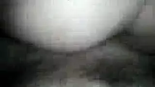 فتاة ذات مؤخرة كبيرة تحصل على تنظيف لأنبوبها الشرجي