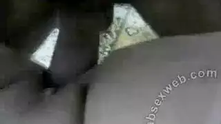 يداعب بظرها بانتصابه حتى تبكي طالبة الاختراق