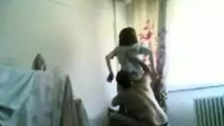 مراهقة عربية جامحة في مشهد إكس إكس إكس مكثف