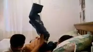 بث جنس بين الأخوة: فعل محارم صريح على ويب كام مباشر