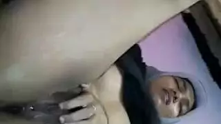 سكس مصري محجبة تتناك بقوة في ميكروباص جنس عنيف في الأماكن العامة