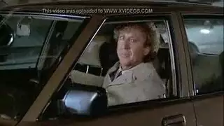 شقراء تأخذ جنس شرجي صريح وهي تشاهد صديقها يعمل