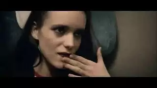 العم العجوز يمارس الجنس مع قتاة صغيرة