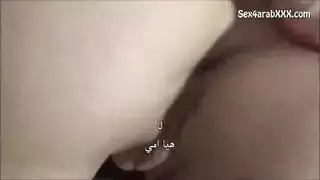 الأم تظهر لابنها أوضاع جديدة – على السجادة وفي السرير