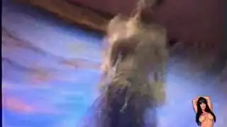 عرض عربي صريح: عاهرة سودانية تفتح فرجها مباشرة أثناء الرقص