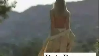 رجال ملثمين يأخذون الأدوار على شابين في جنس شرجي صريح