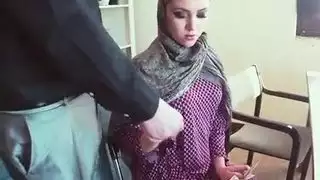 مص قضيب من منظور الشخص الأول: فتاة عربية تمص شخص غريب مقابل مكافأة نقدية