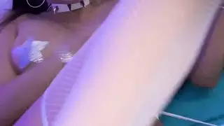 مشهد جنس إباحي قوي: سامي باركر تمارس الجنس مع تايلر وهي ترتدي جوارب الملابس الداخلية