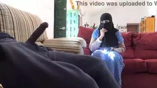 الجميلة التركية تبتل لقضيب صديق زوجها الأسود الهائل