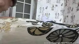 حركة قضيب مراهق إباحية خلف ظهر الأب