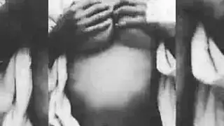 شقراء تتعرض لاختراق مزدوج: تئن وهي تركض على قضيب وتمص آخر