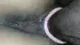 سمراء ذات أثداء عملاقة تختنق على قضيب صلب