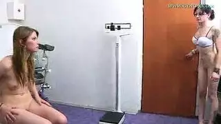 سكس سحاقي عنيف: بنات تتفجر شبقًا في مشاهد إباحية