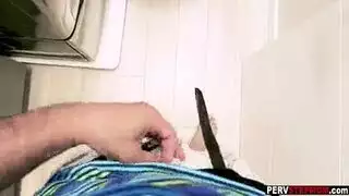 آلهة لاتينية تشبه القمر تأخذ قضيبًا سمينًا عميقًا في مهبلها الرطب
