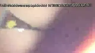 يدخلو في طيزها غلط